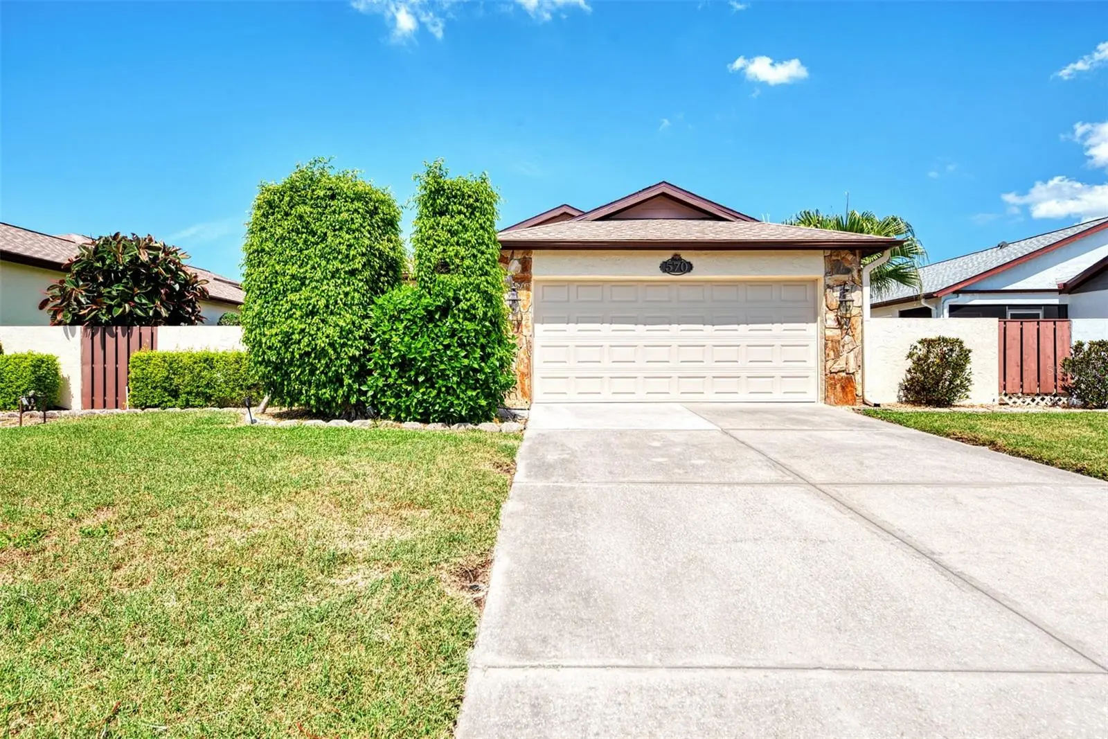 570 Foxwood Boulevard, FL