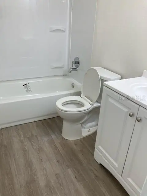914 Lake Destiny Road, FL