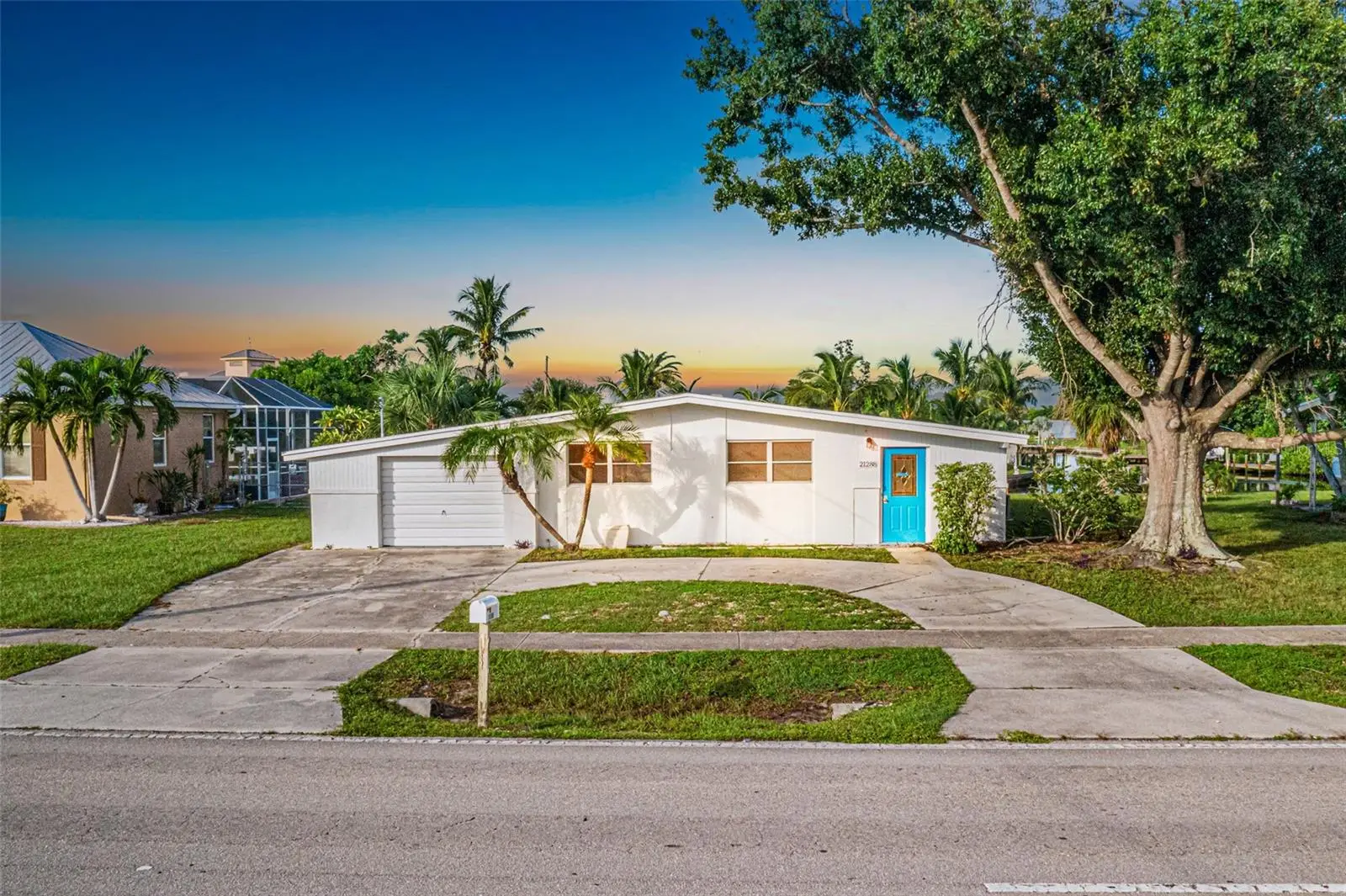 21288 Edgewater Dr