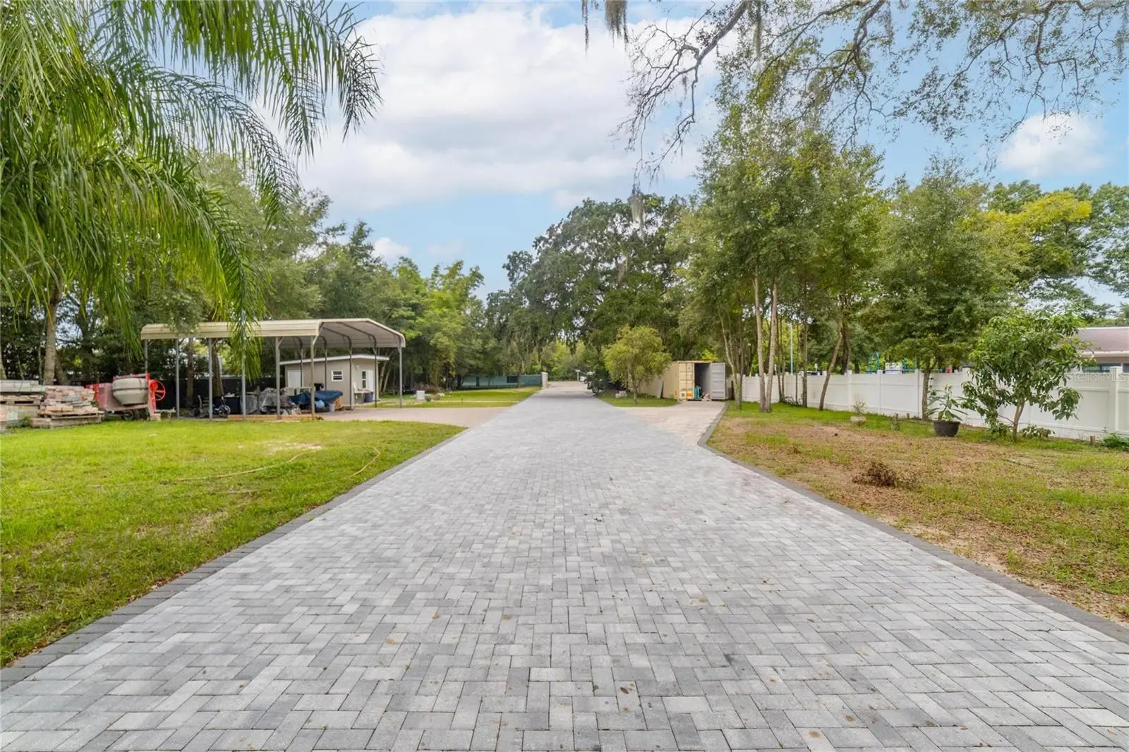 201 Lakewood Drive, FL