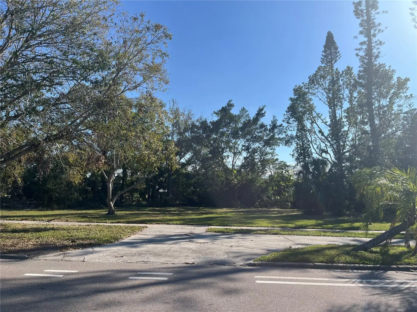 2470 Ringling Boulevard, FL