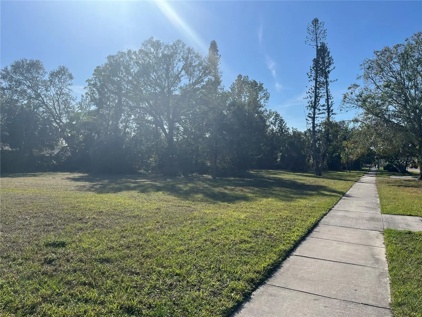 2470 Ringling Boulevard, FL
