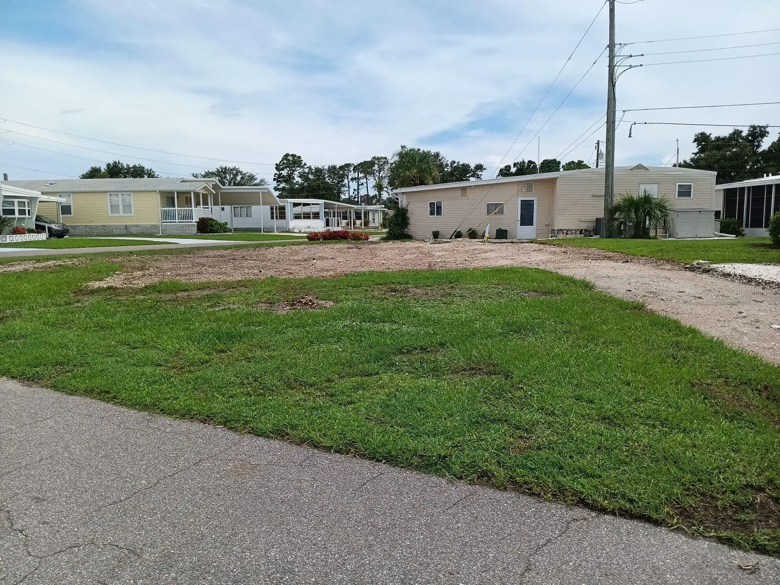 825 Carefree, FL