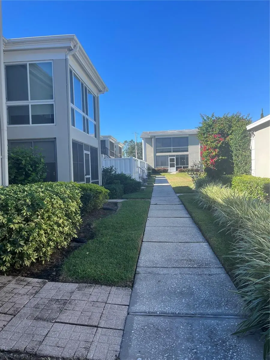689 Lake Howard Drive, FL