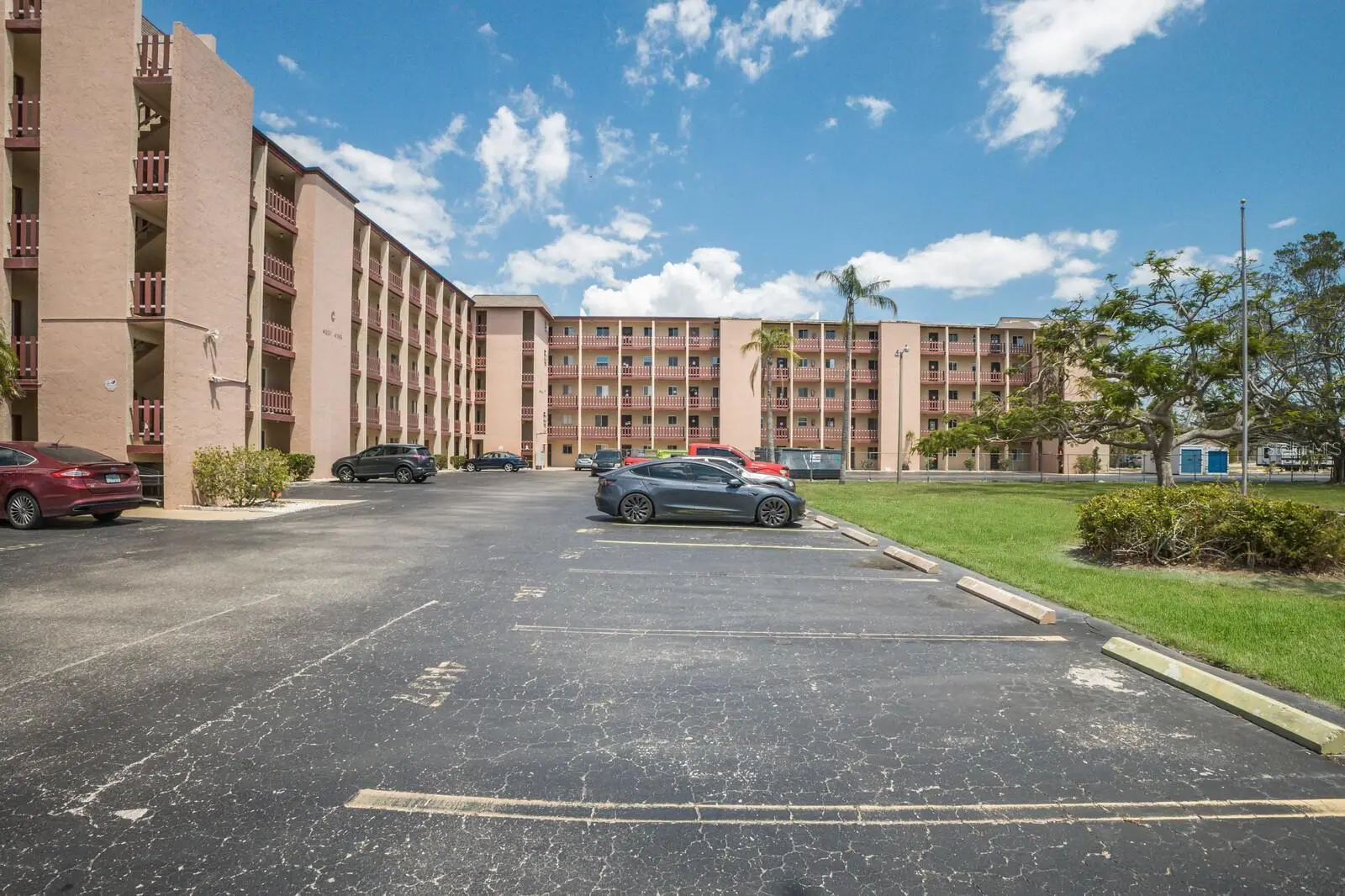 4015 Lake Bayshore Drive, FL