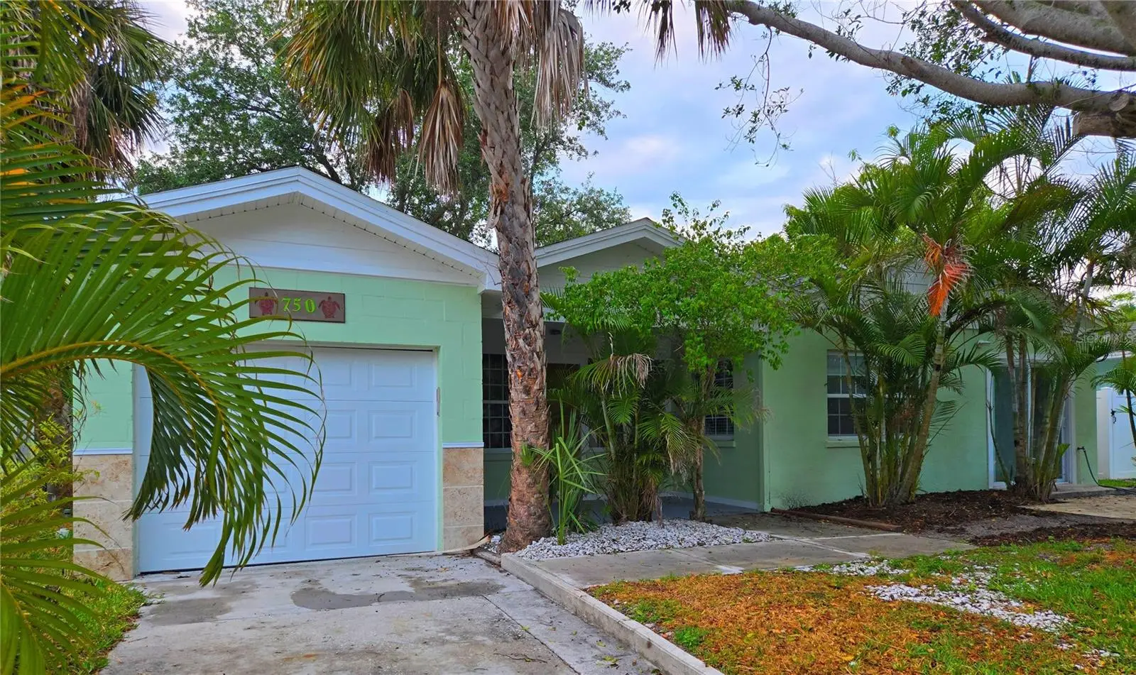 750 Bay Esplanade, FL