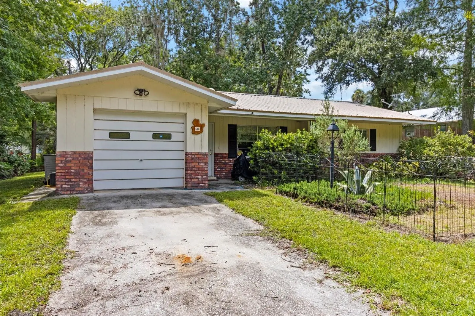 516 Tuck Point, FL