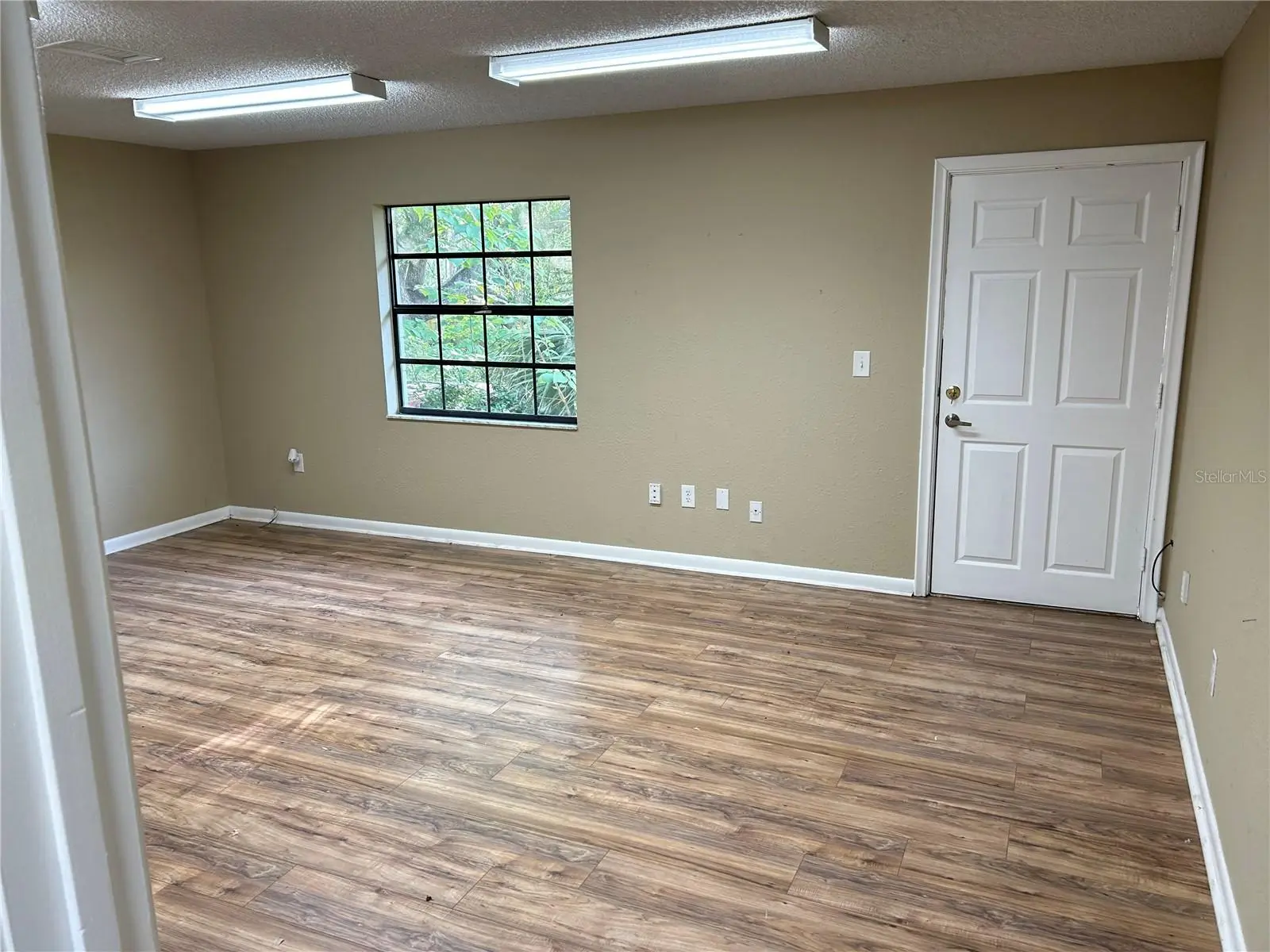 2945 3rd Street, FL