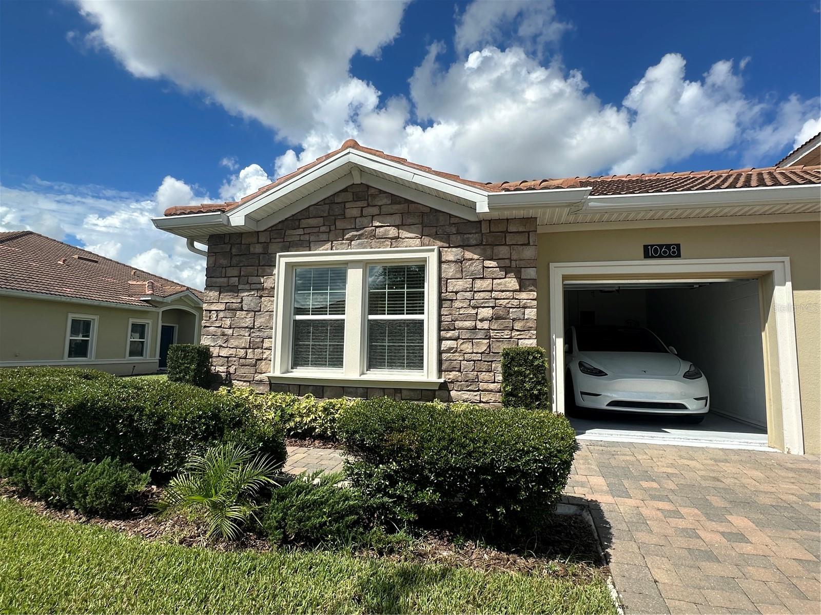 1068 Quaker Ridge Lane, FL