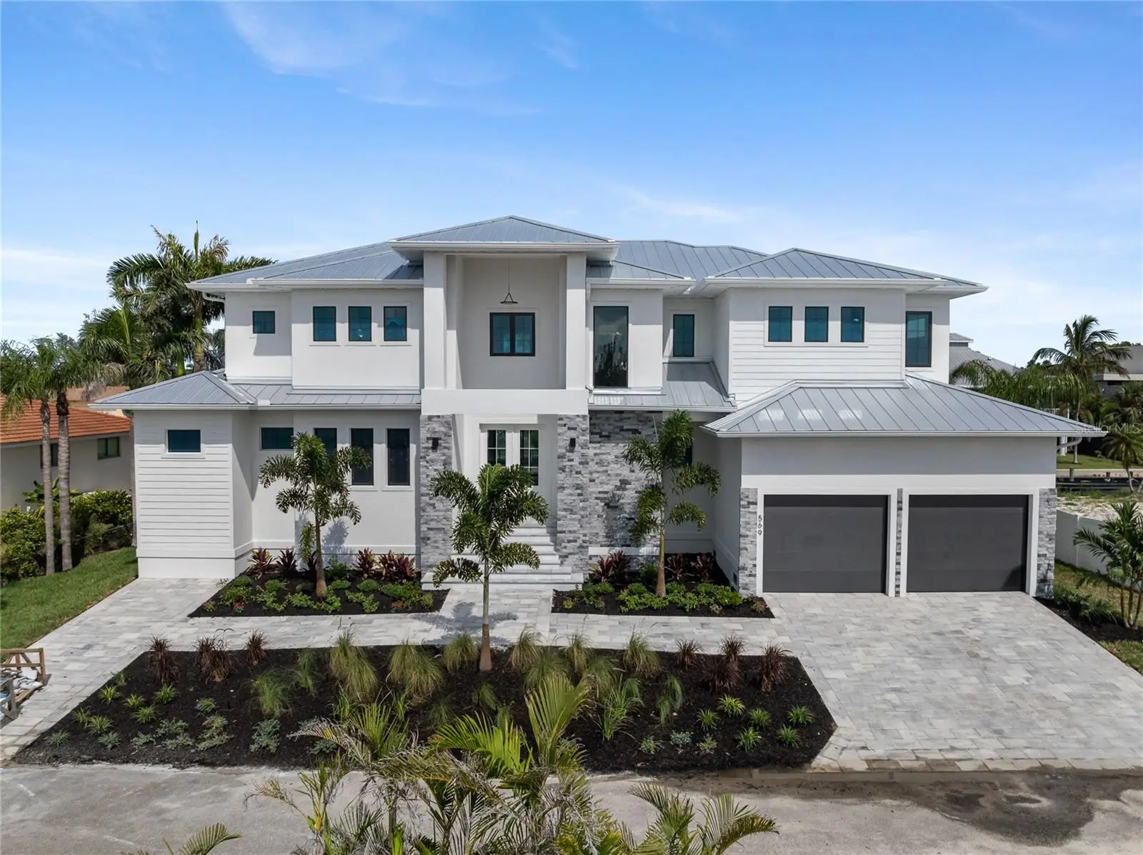 569 Bayview Drive, FL