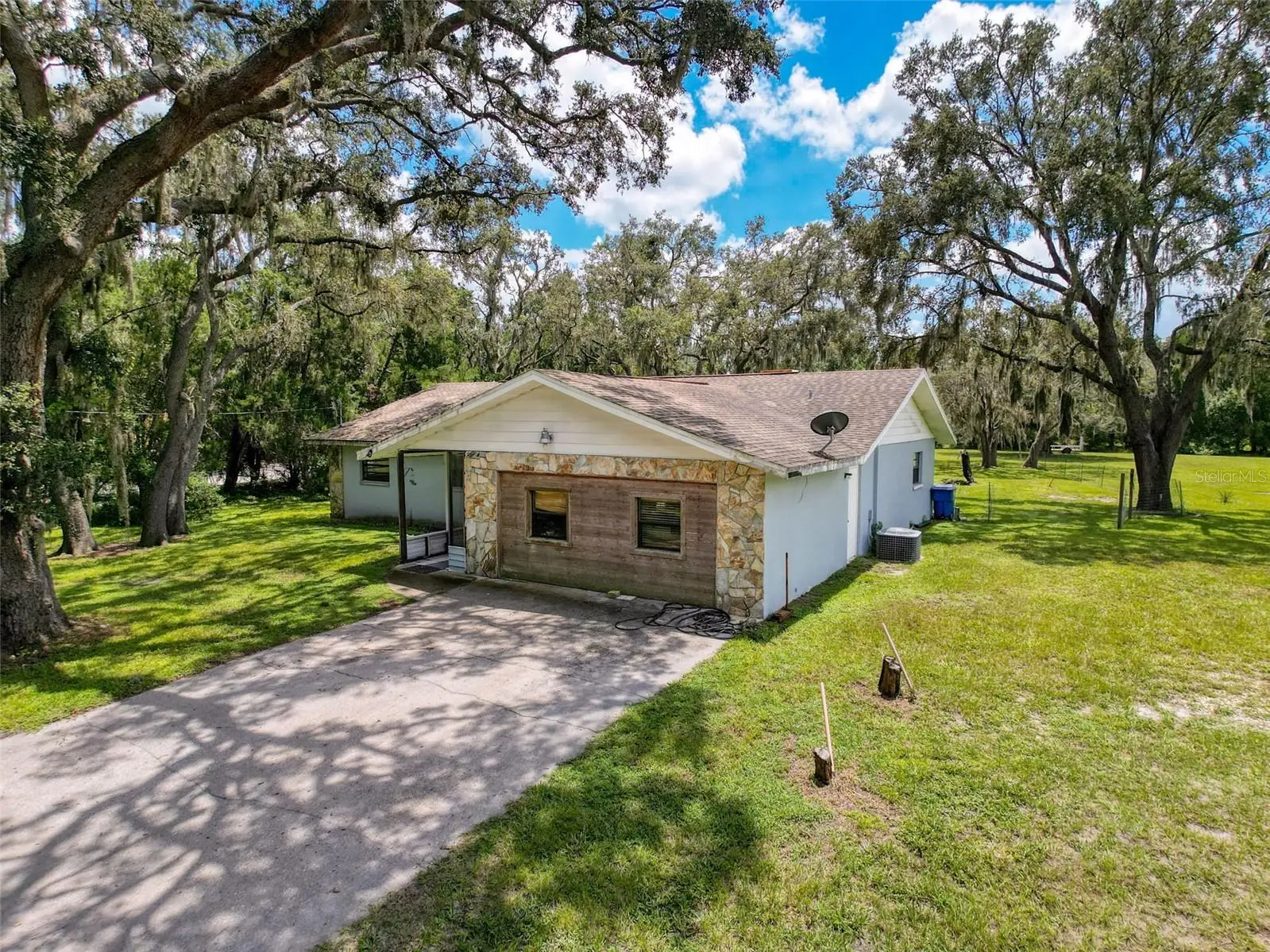 15438/15440 Azra Dr, FL