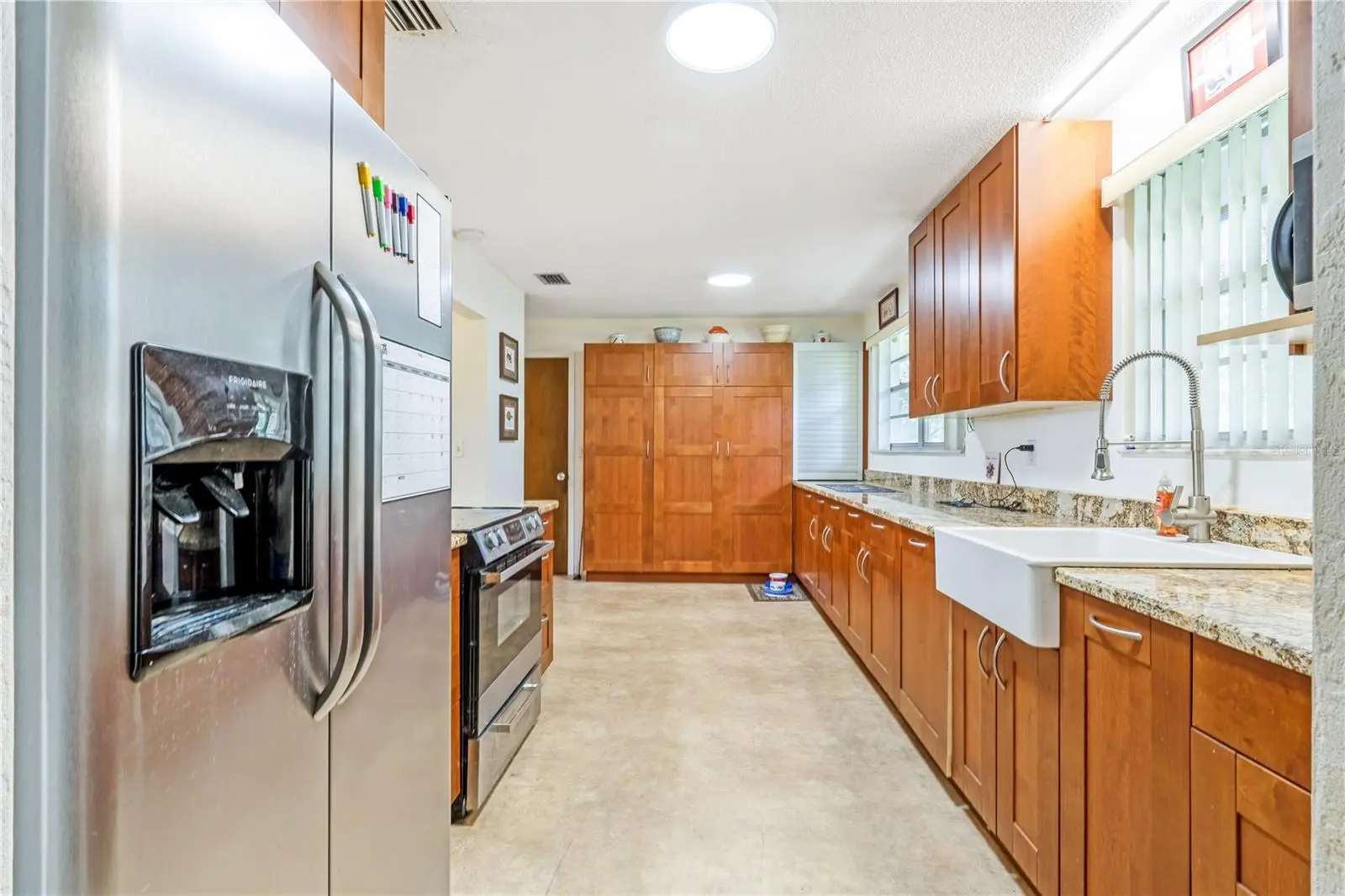 24 Oak Street, FL