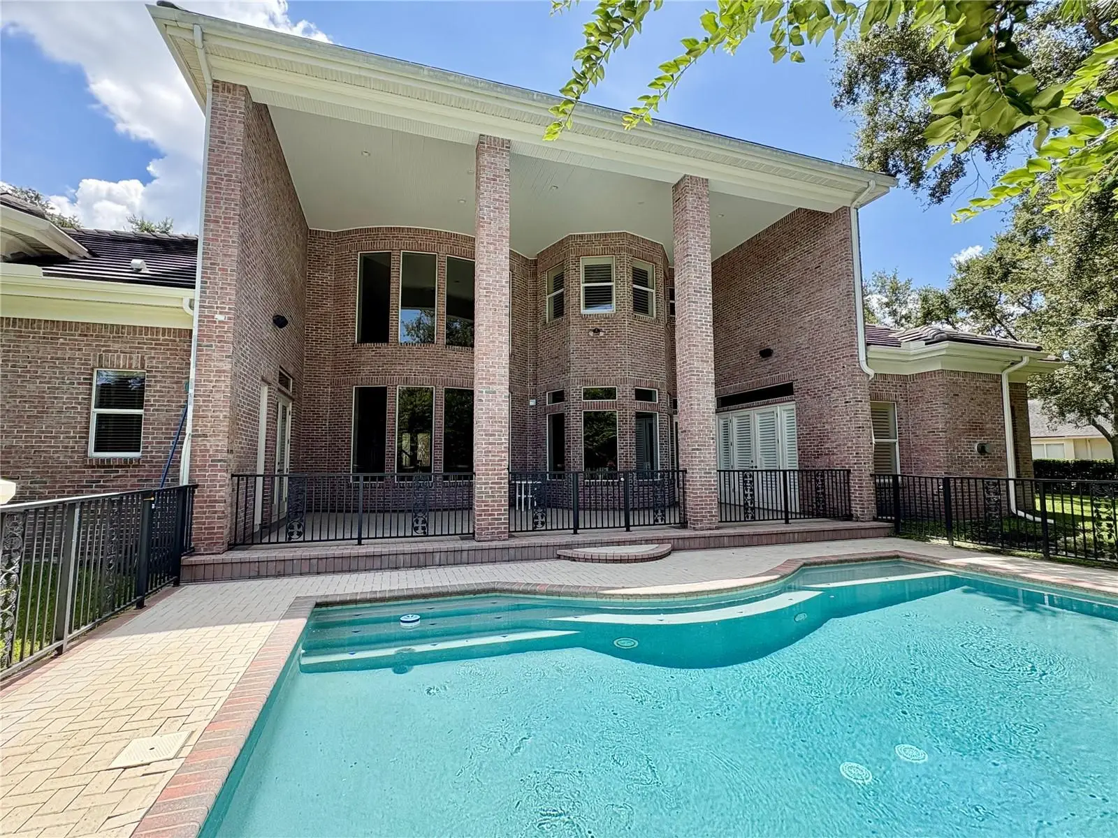 2817 Roehampton Close, FL