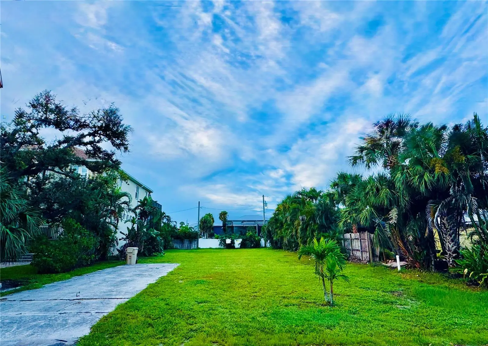 821 Laguna Drive, FL