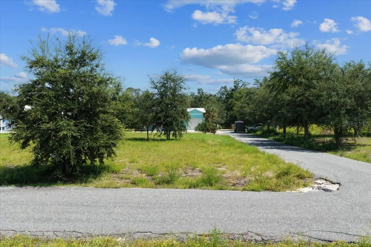 0 869th Loop, FL
