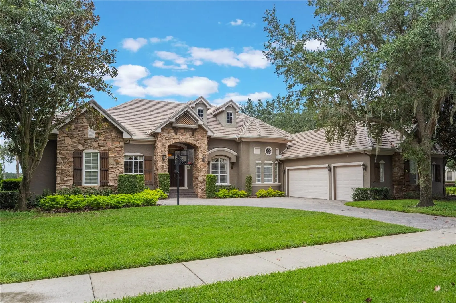 6102 Hampshire Court, FL
