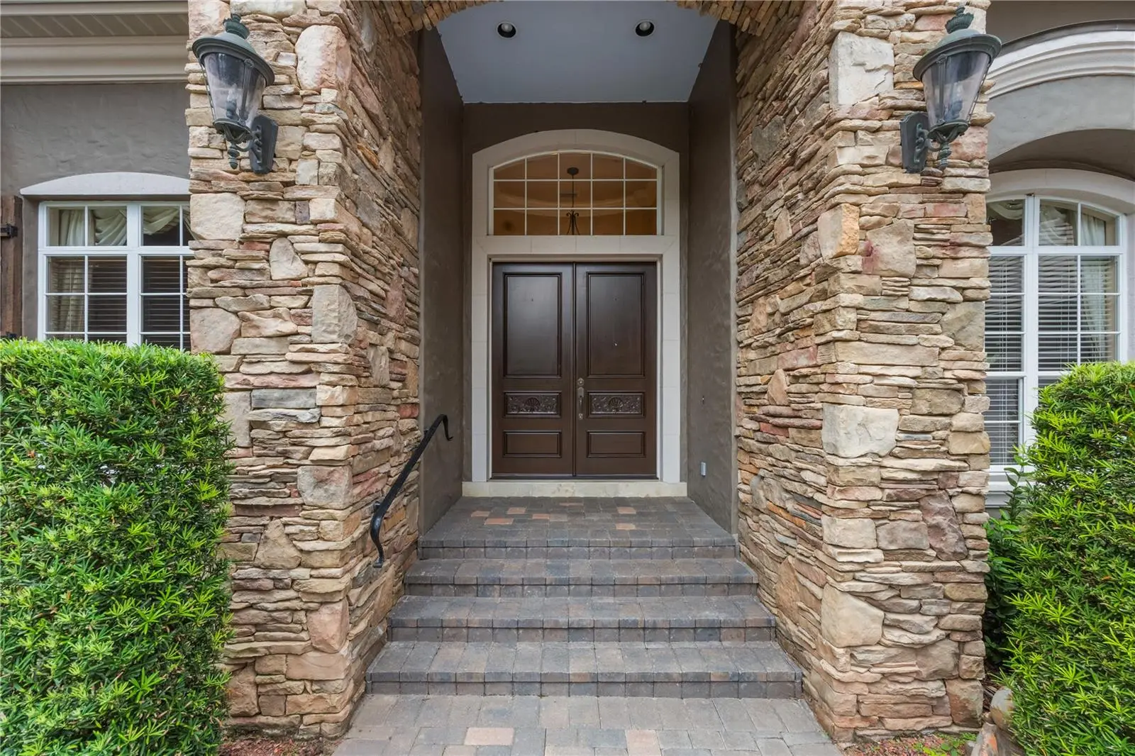 6102 Hampshire Court, FL