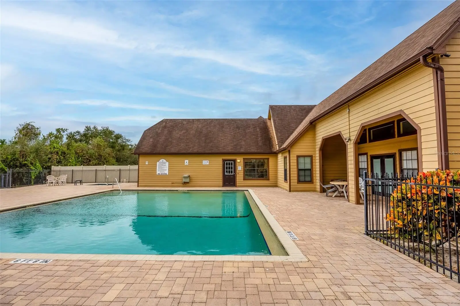 360 Lake Ontario Court, FL
