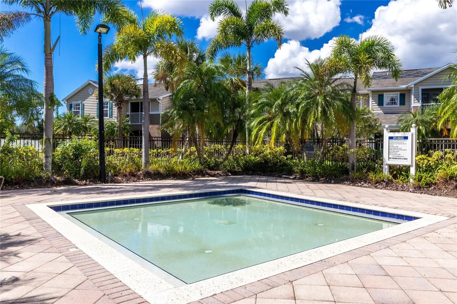 8911 Manor Loop, FL