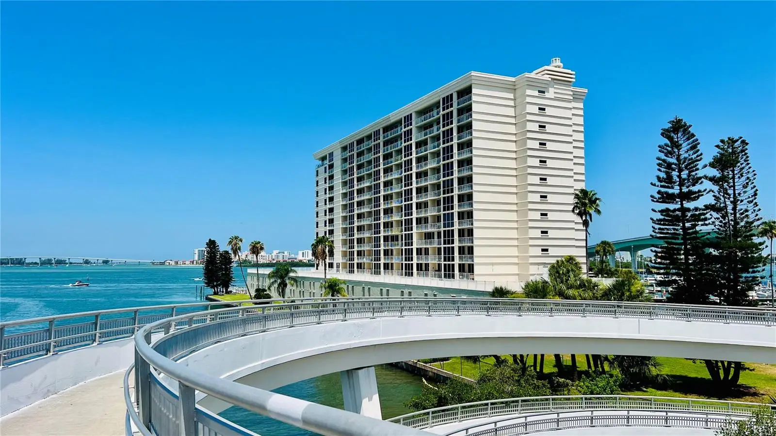 100 Pierce Street, FL