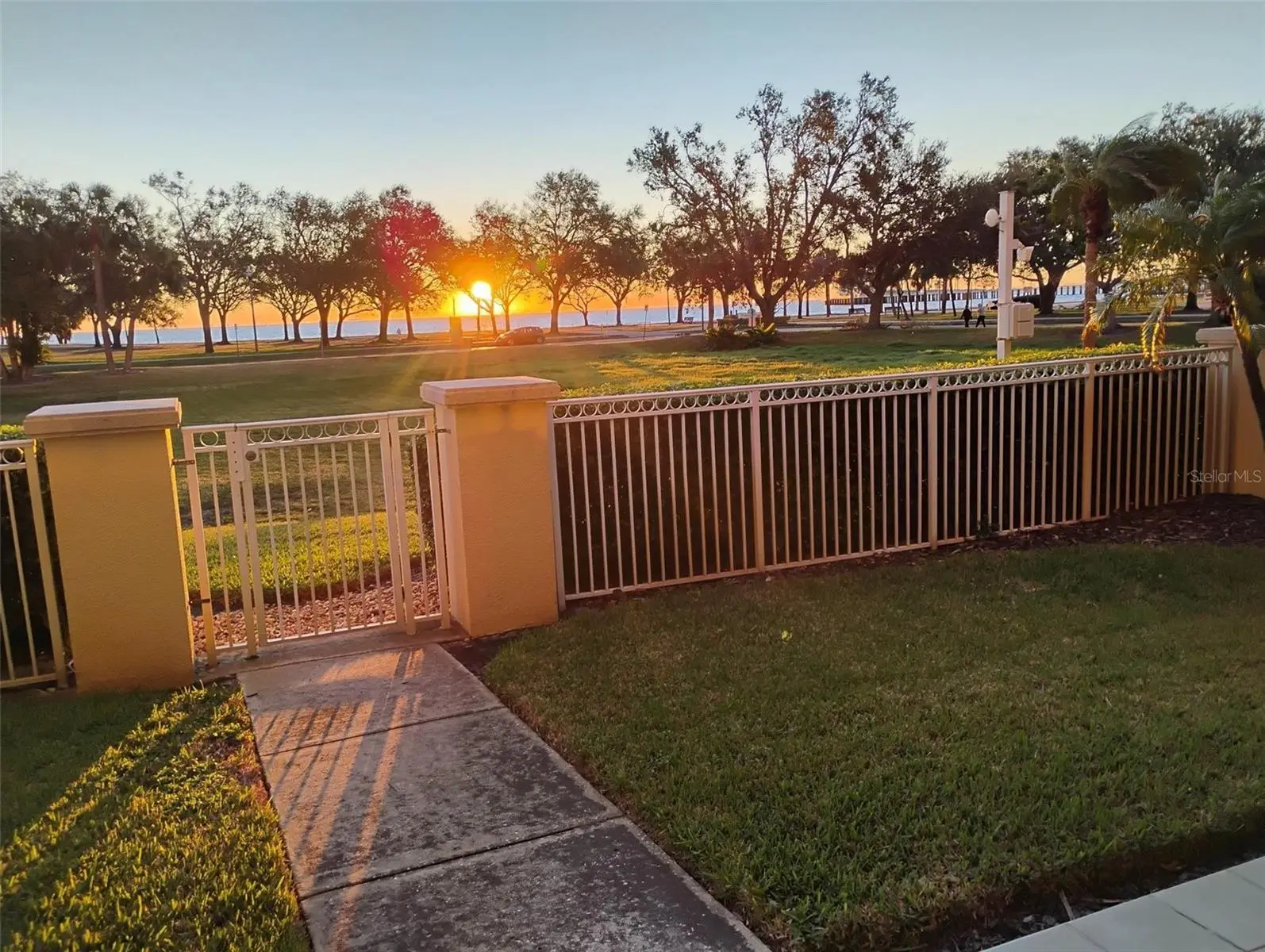 555 5th Avenue, FL