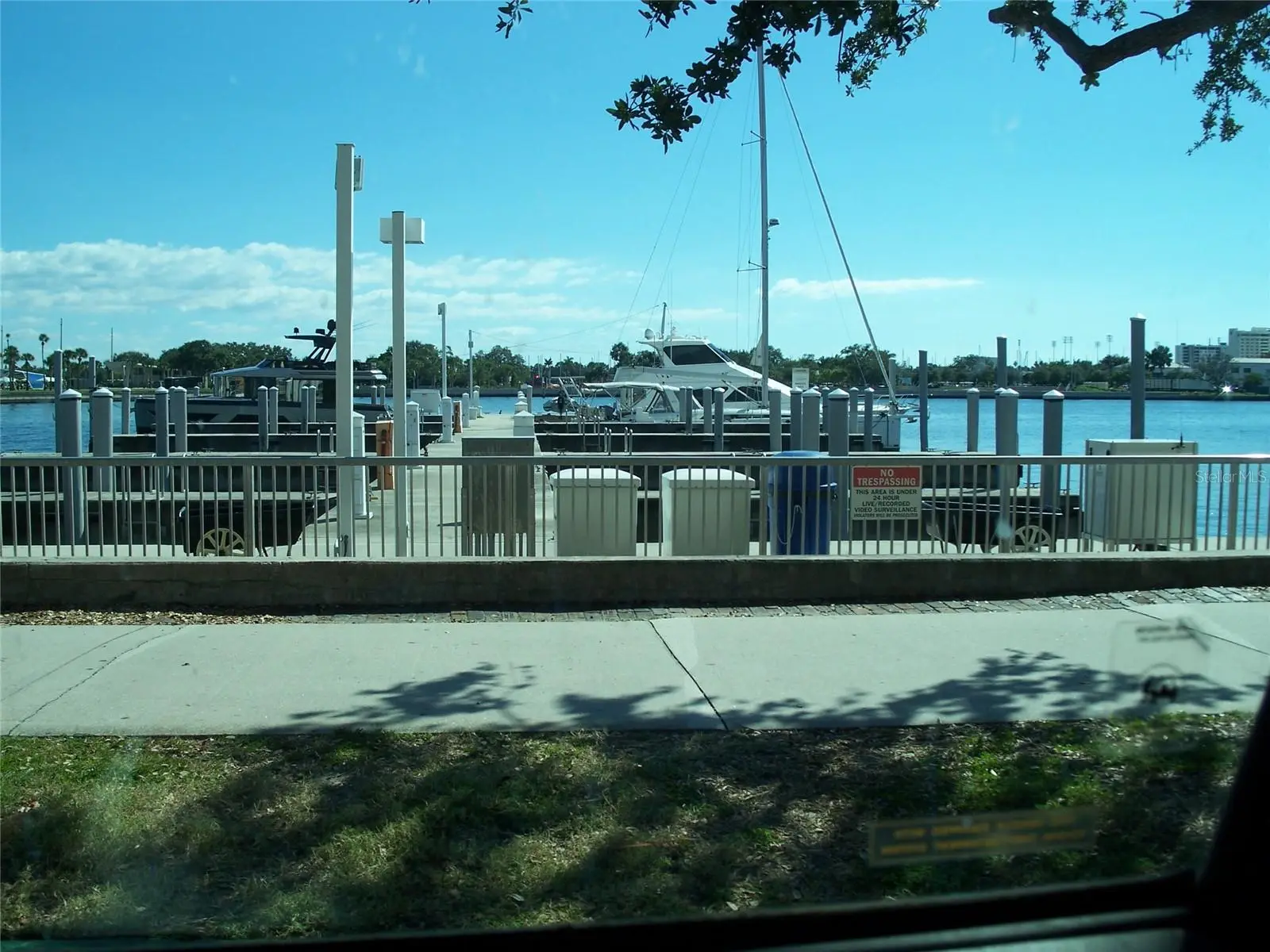 555 5th Avenue, FL