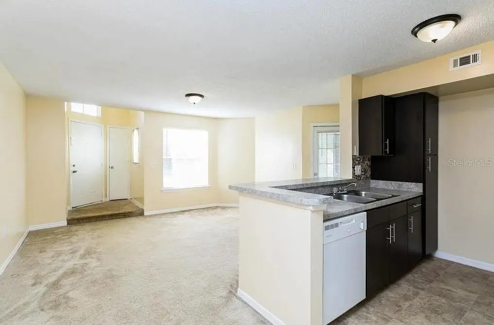 409 Fountainhead Circle, FL