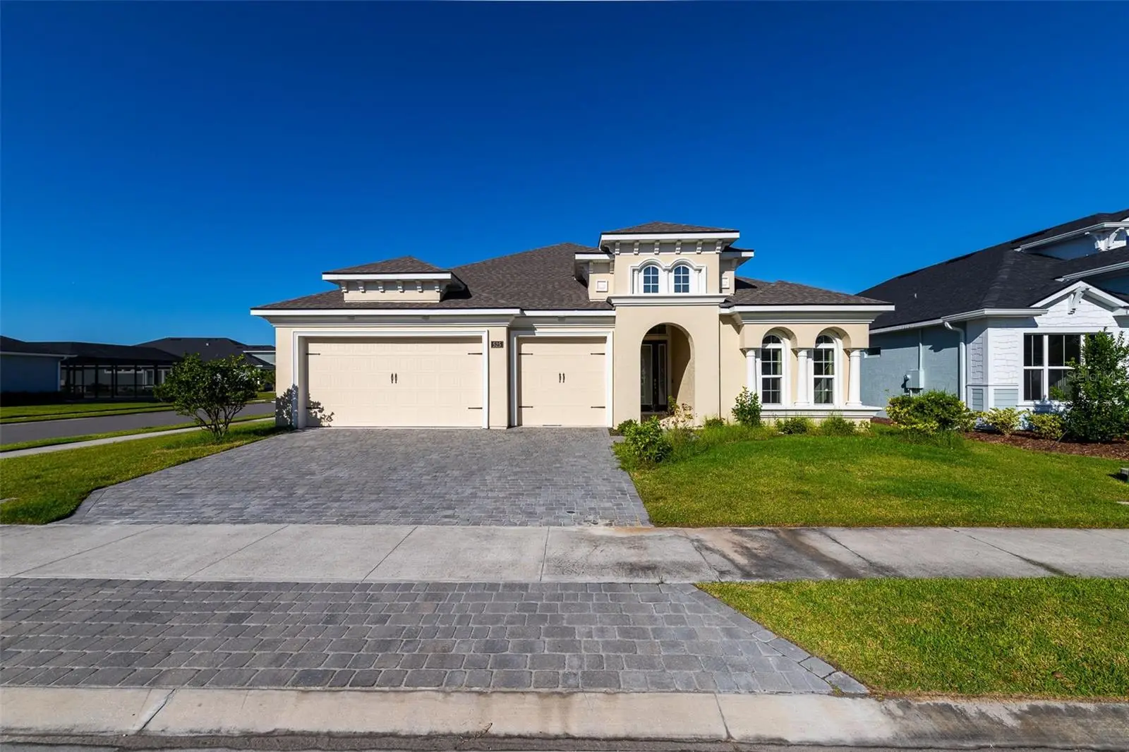 525 Mosaic Boulevard, FL