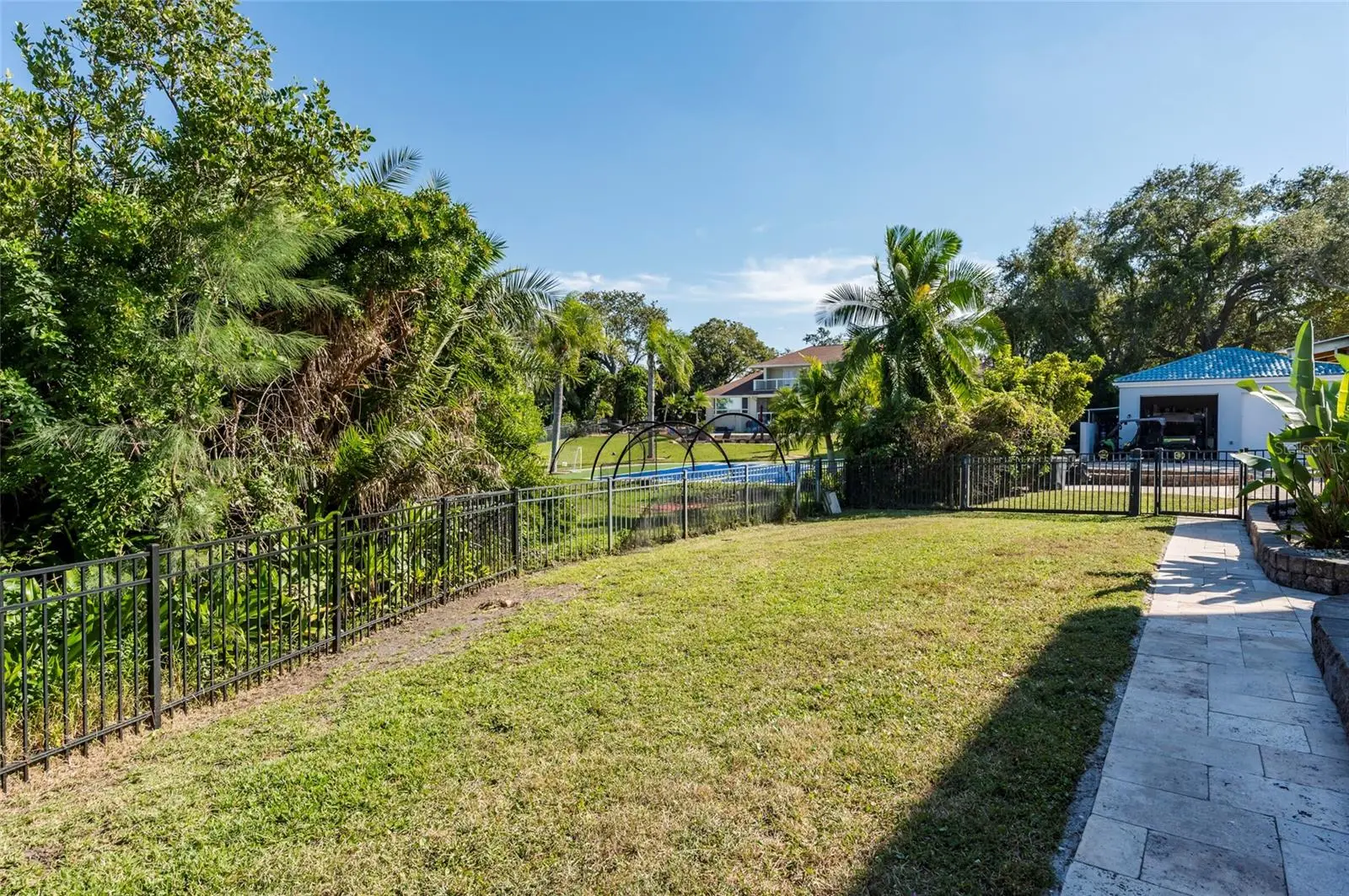 2268 Kings Point Drive, FL