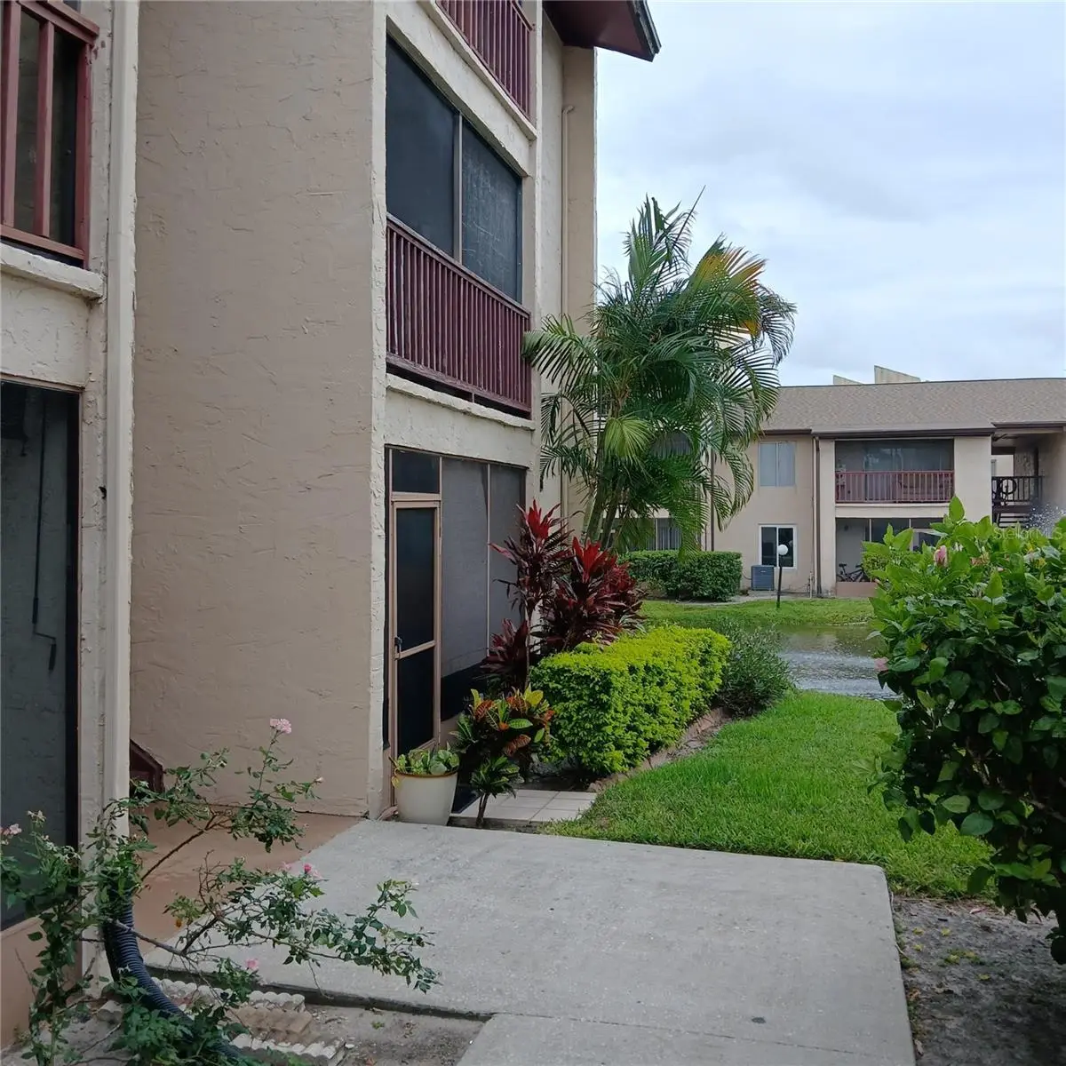 8602 Champlain, FL