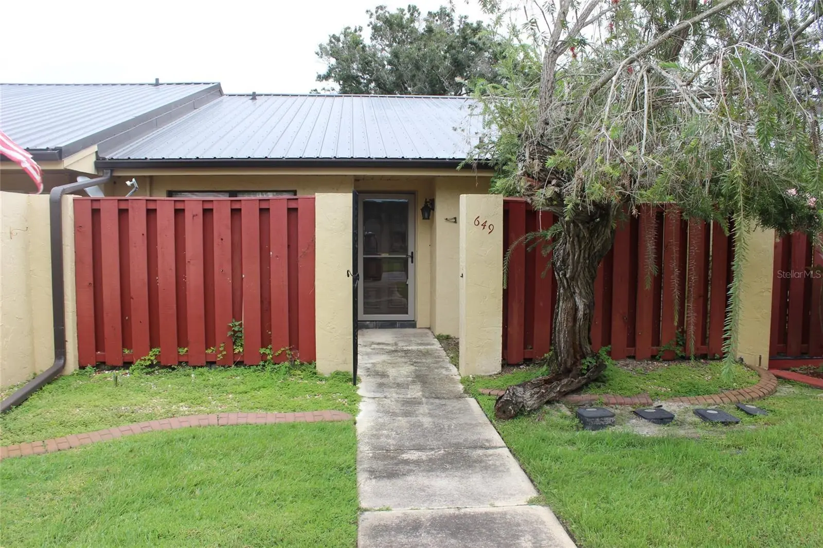 649 Broadmoor Circle, FL