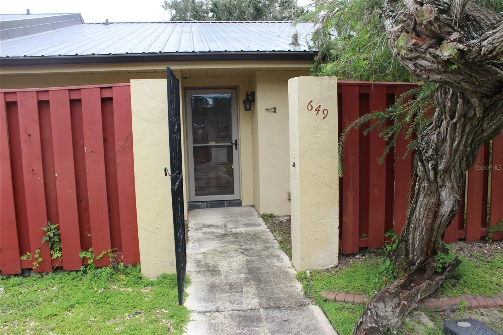 649 Broadmoor Circle, FL