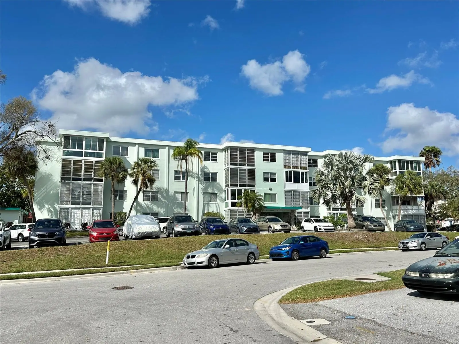 100 Waverly Way, FL