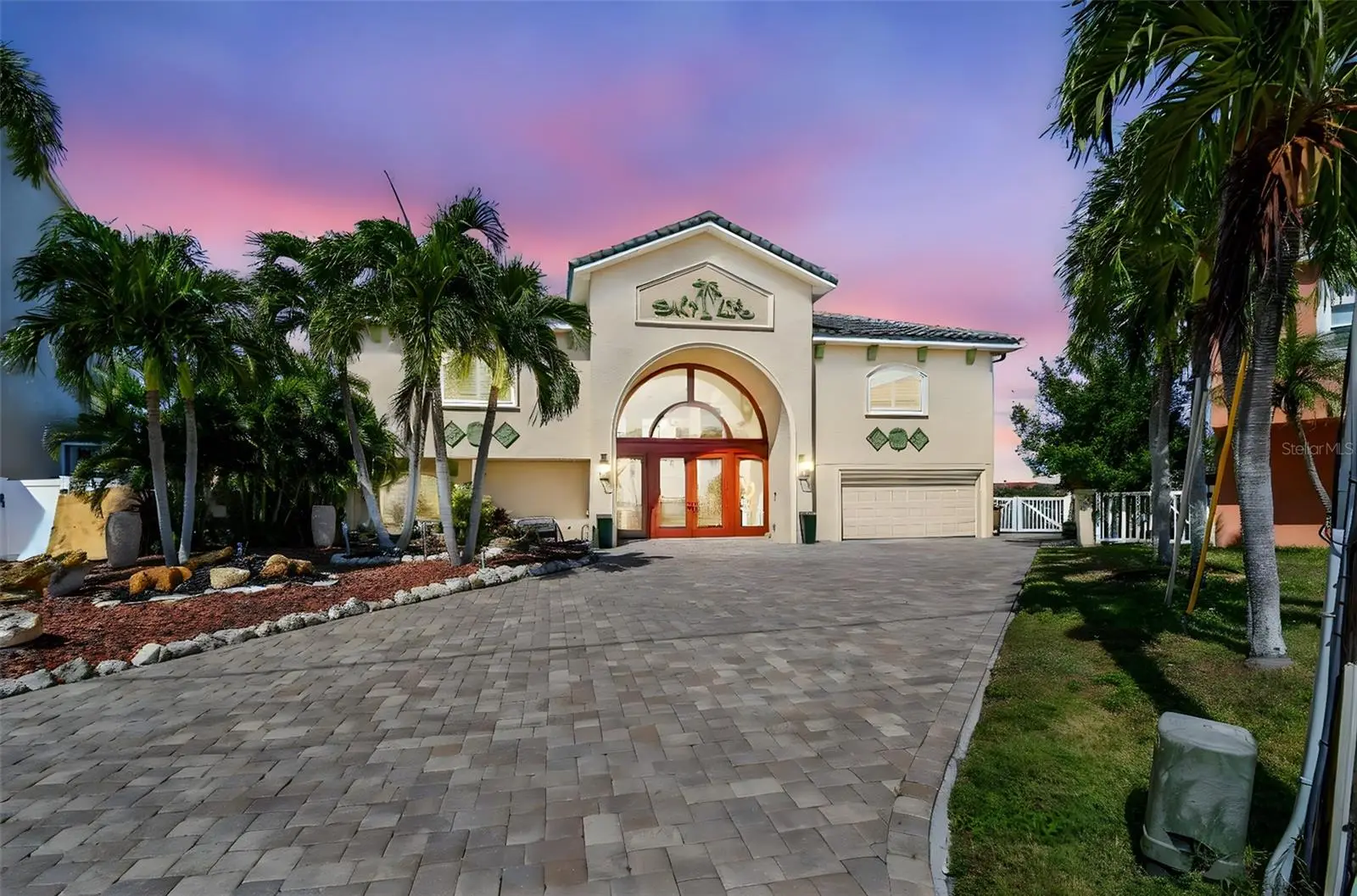 582 Johns Pass Avenue, FL