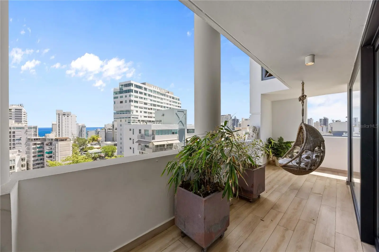 1360 Luchetti Street, Crowne Plaza, PR
