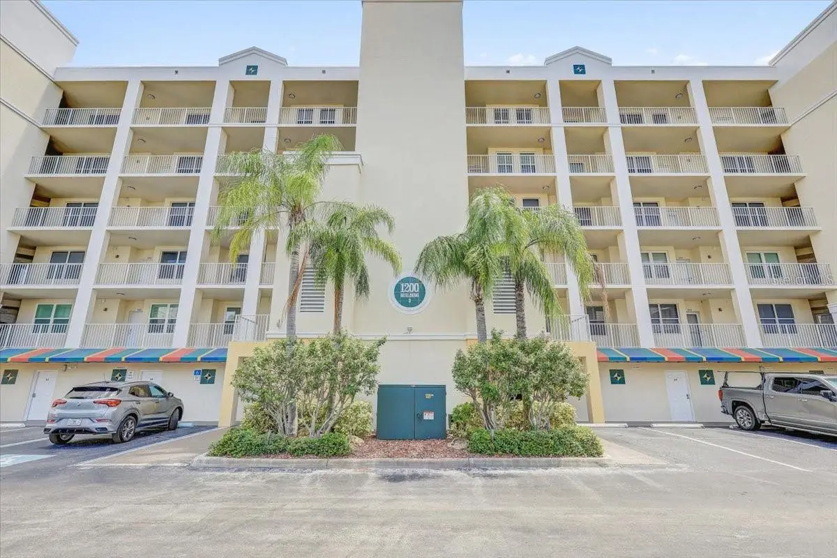 1200 Country Club Drive, FL