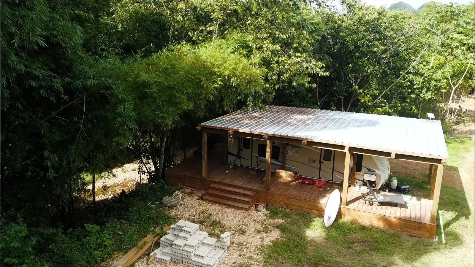 1 1 Bo Angeles, El Corcho, PR