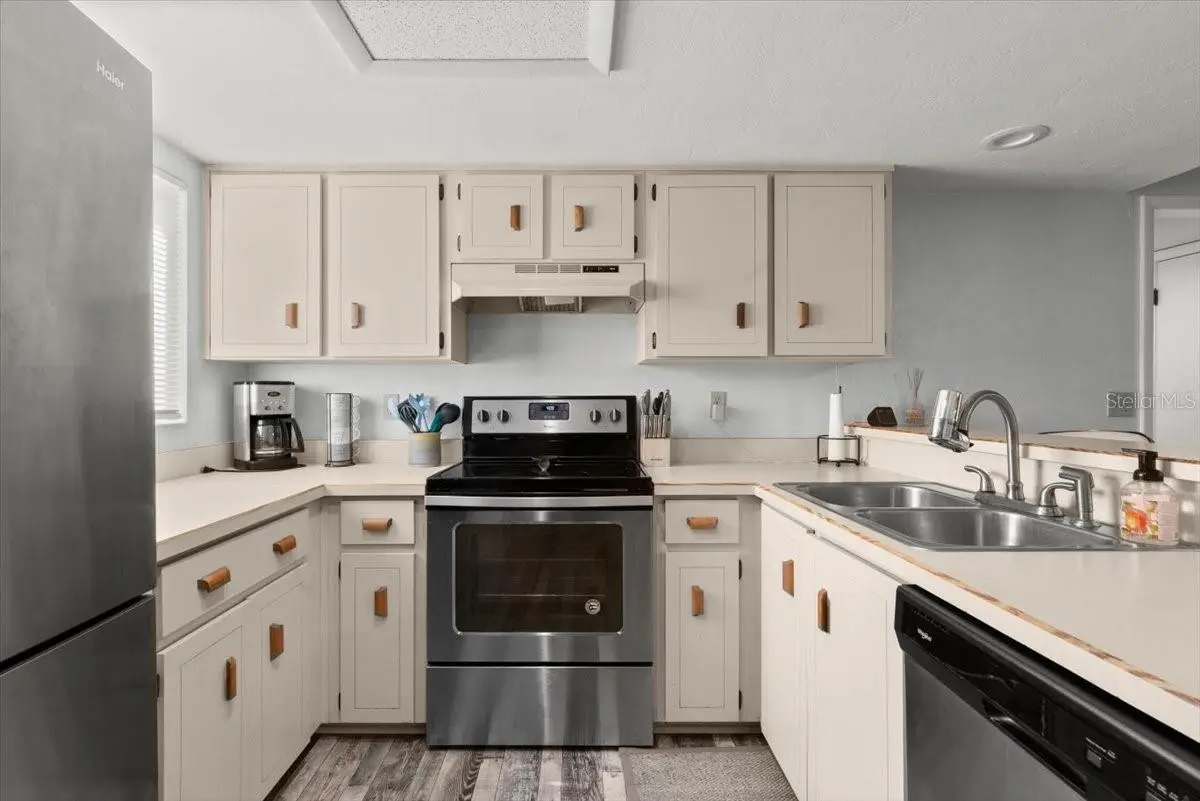 102 Bob White Court, FL