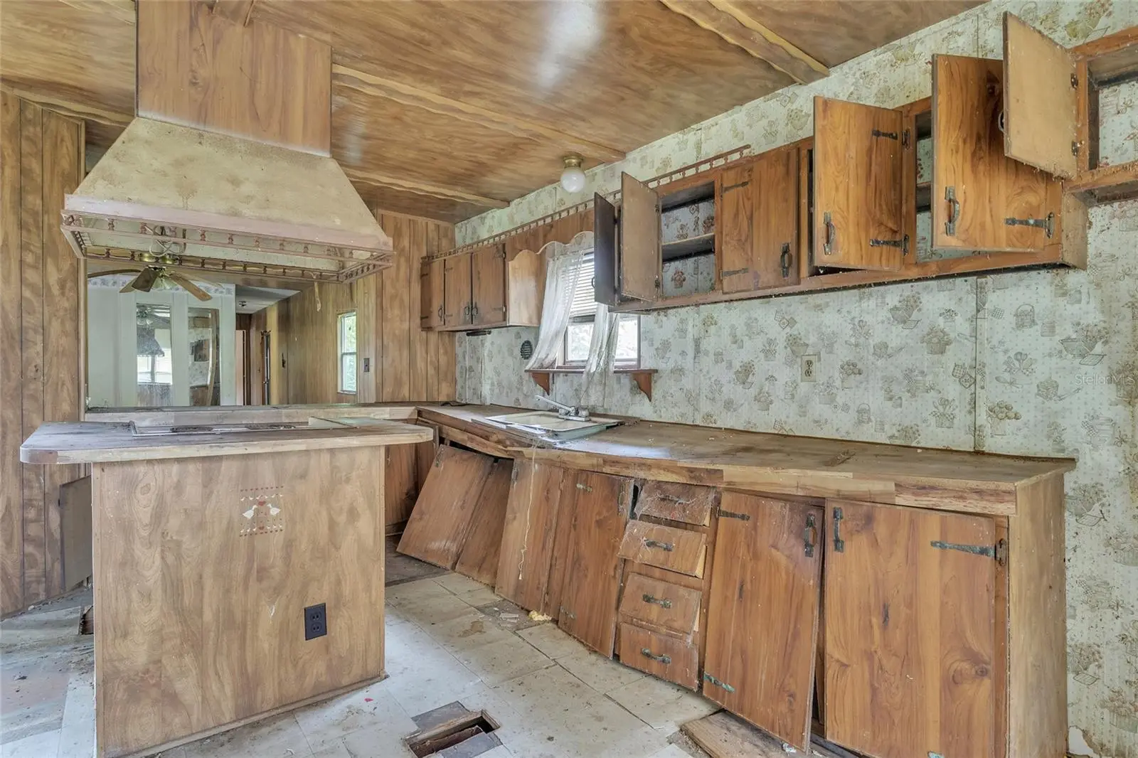 465 Hazzard Lane, FL