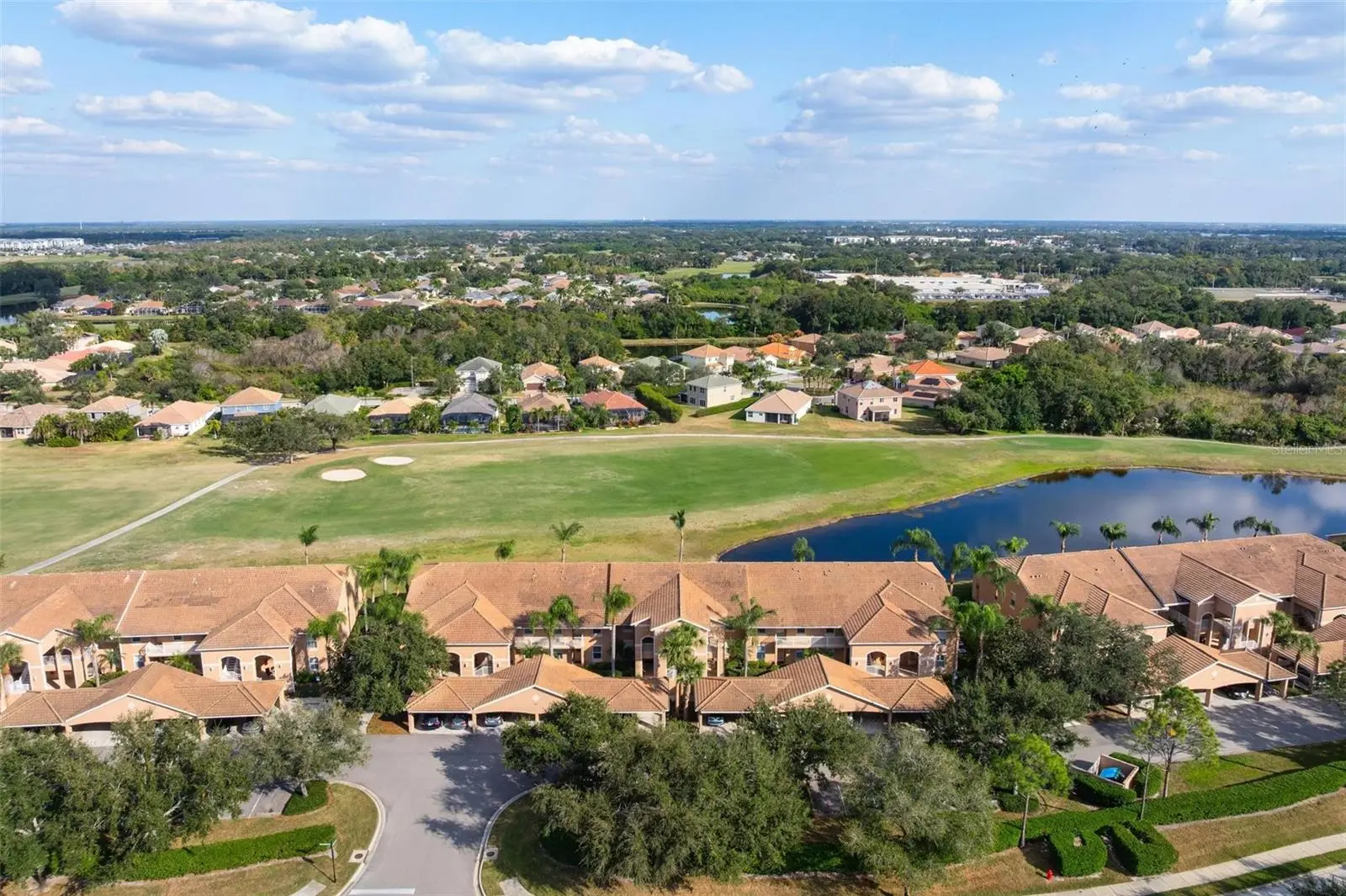 915 Fairwaycove Lane, FL