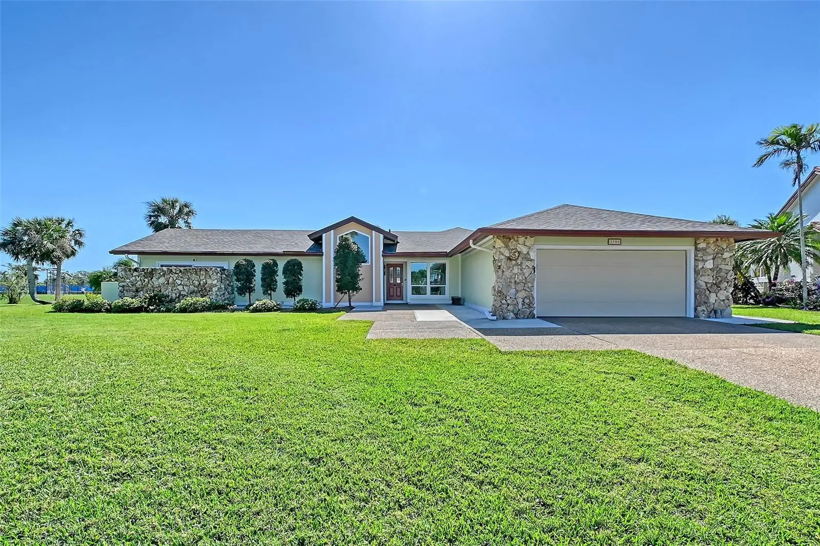 3704 Prairie Dunes Drive, FL