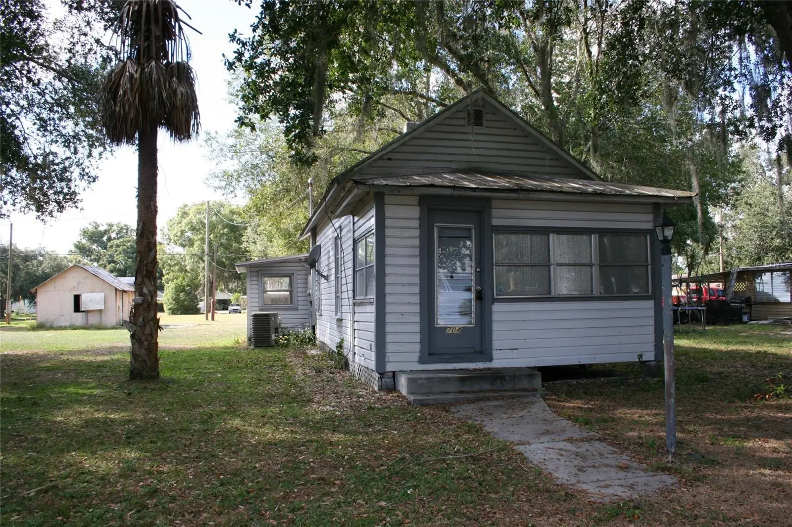 704 Mississippi Avenue, FL