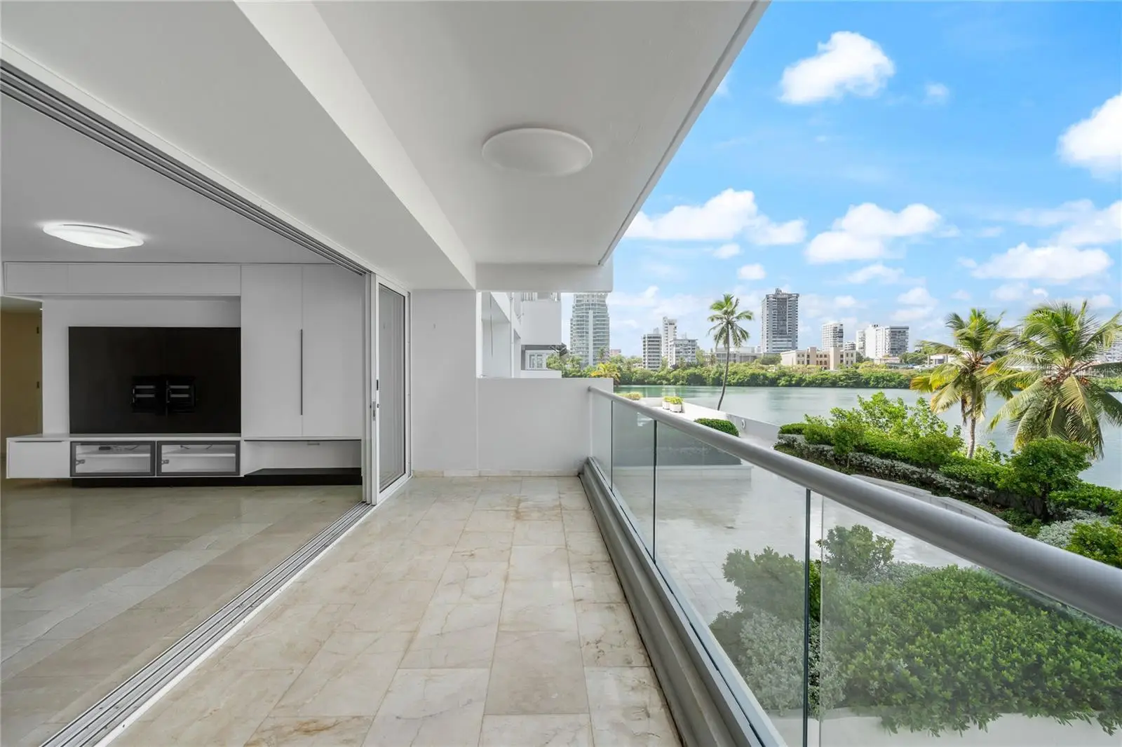 #6 Mariano RamíRez Bages - Laguna Terrace, PR