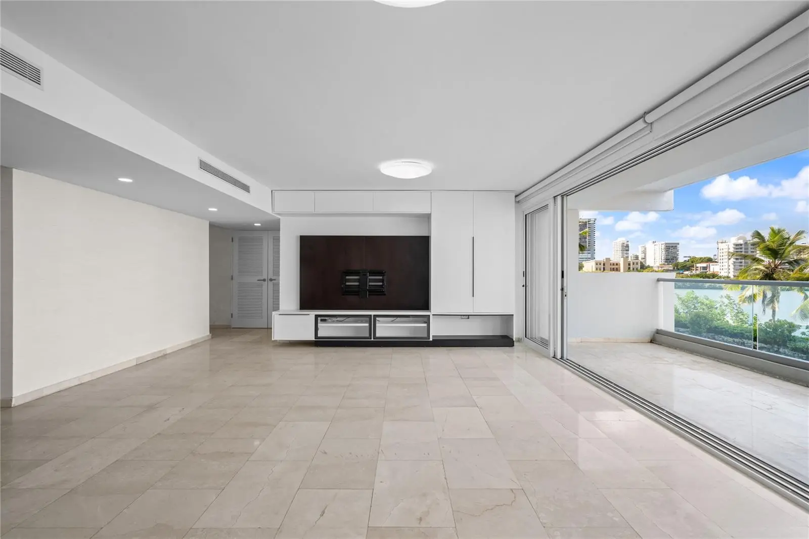 #6 Mariano RamíRez Bages - Laguna Terrace, PR