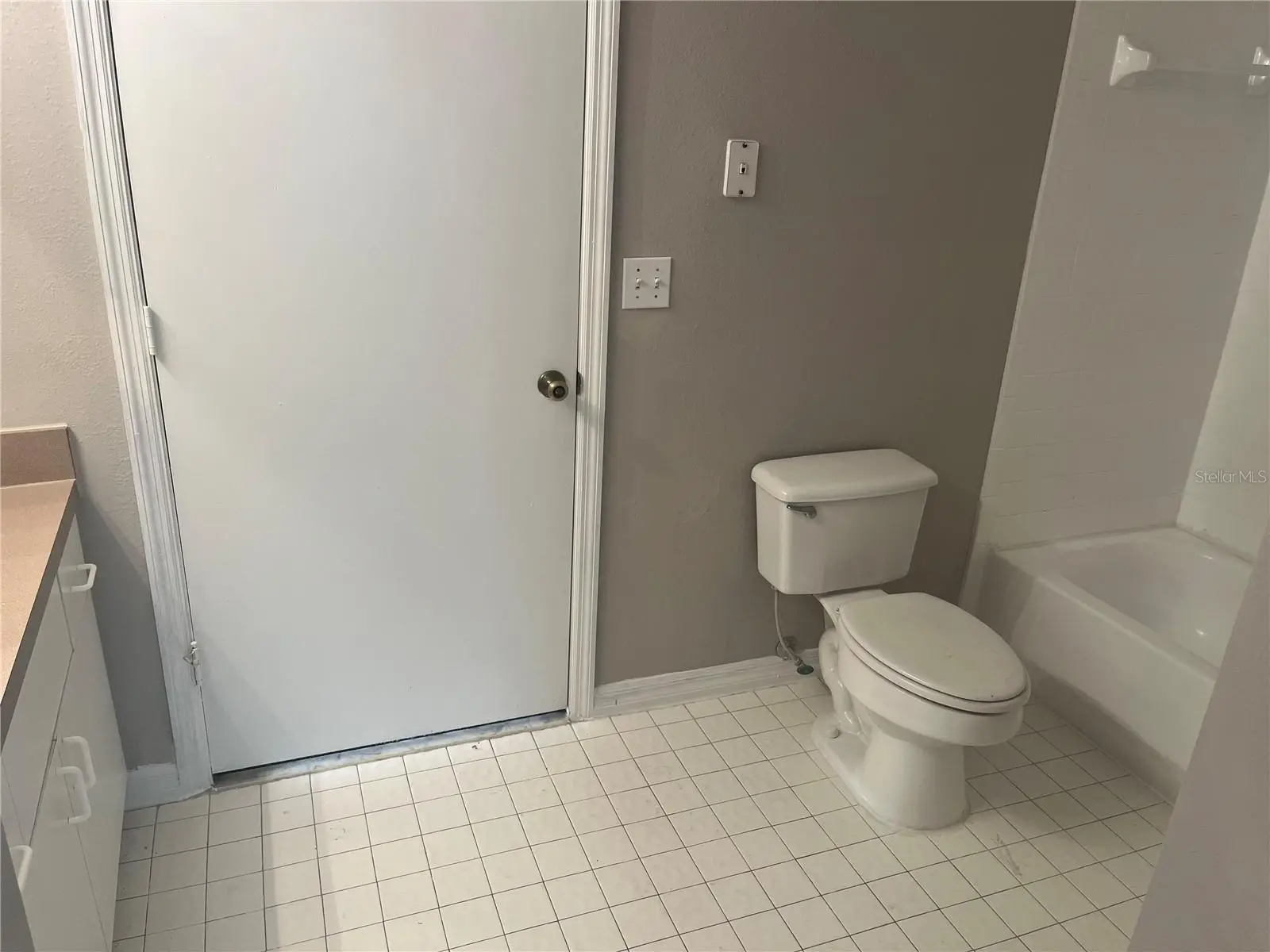 5572 Metrowest Boulevard, FL
