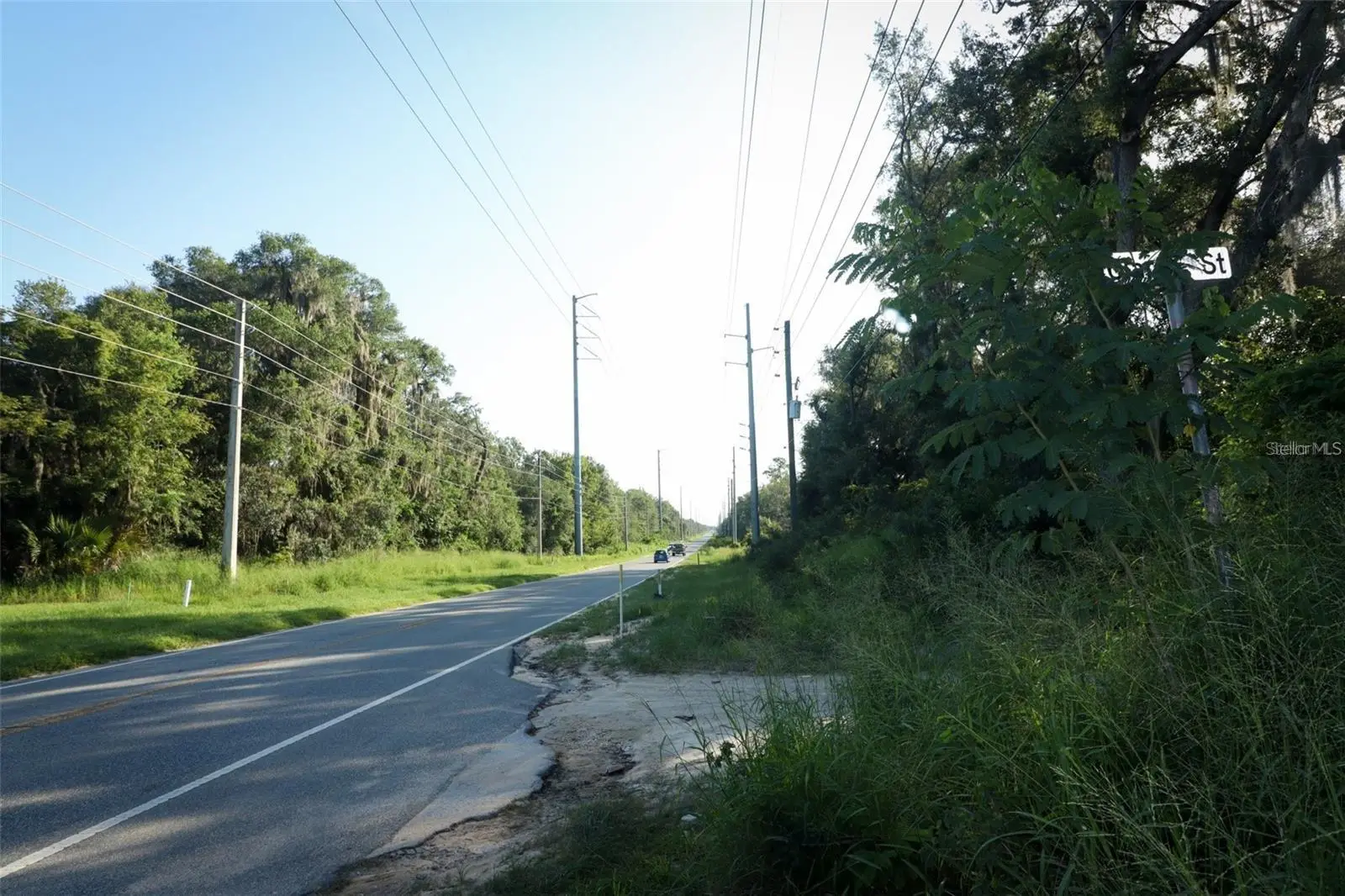 8915 County Road 44, FL
