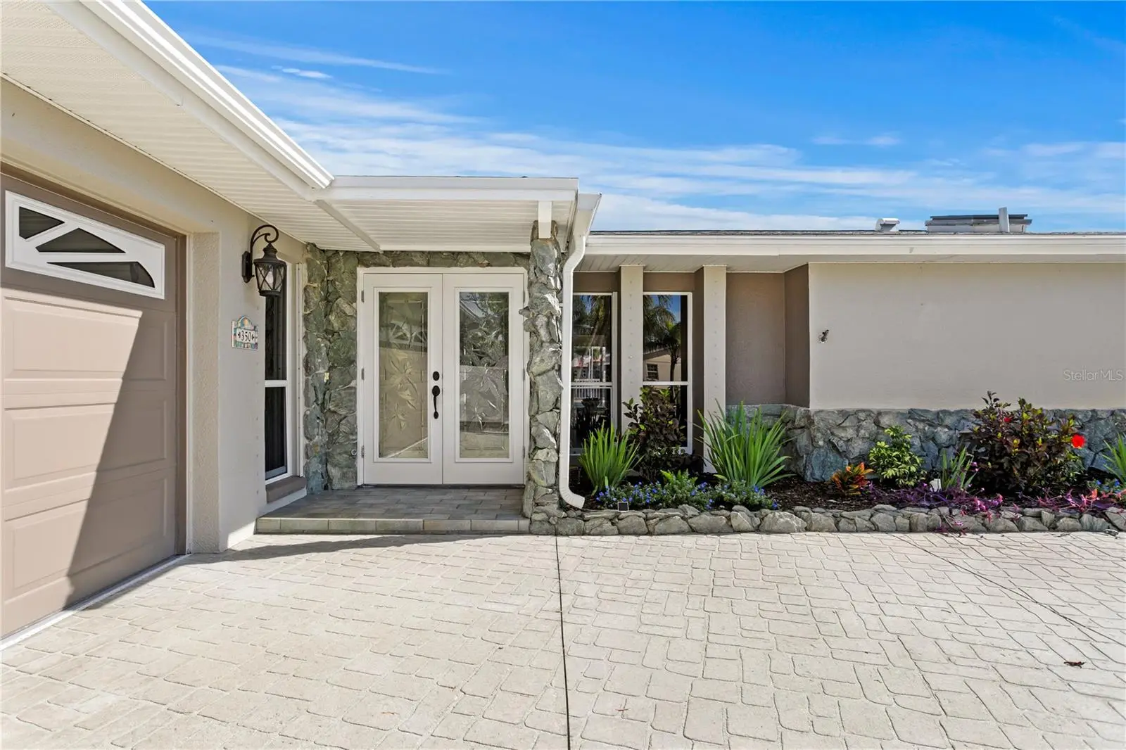 350 Julia Circle, FL