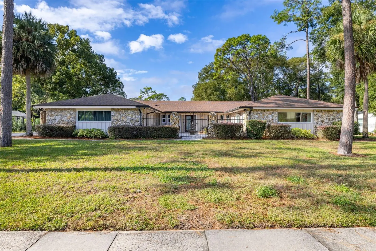204 Blue Lake Drive, FL