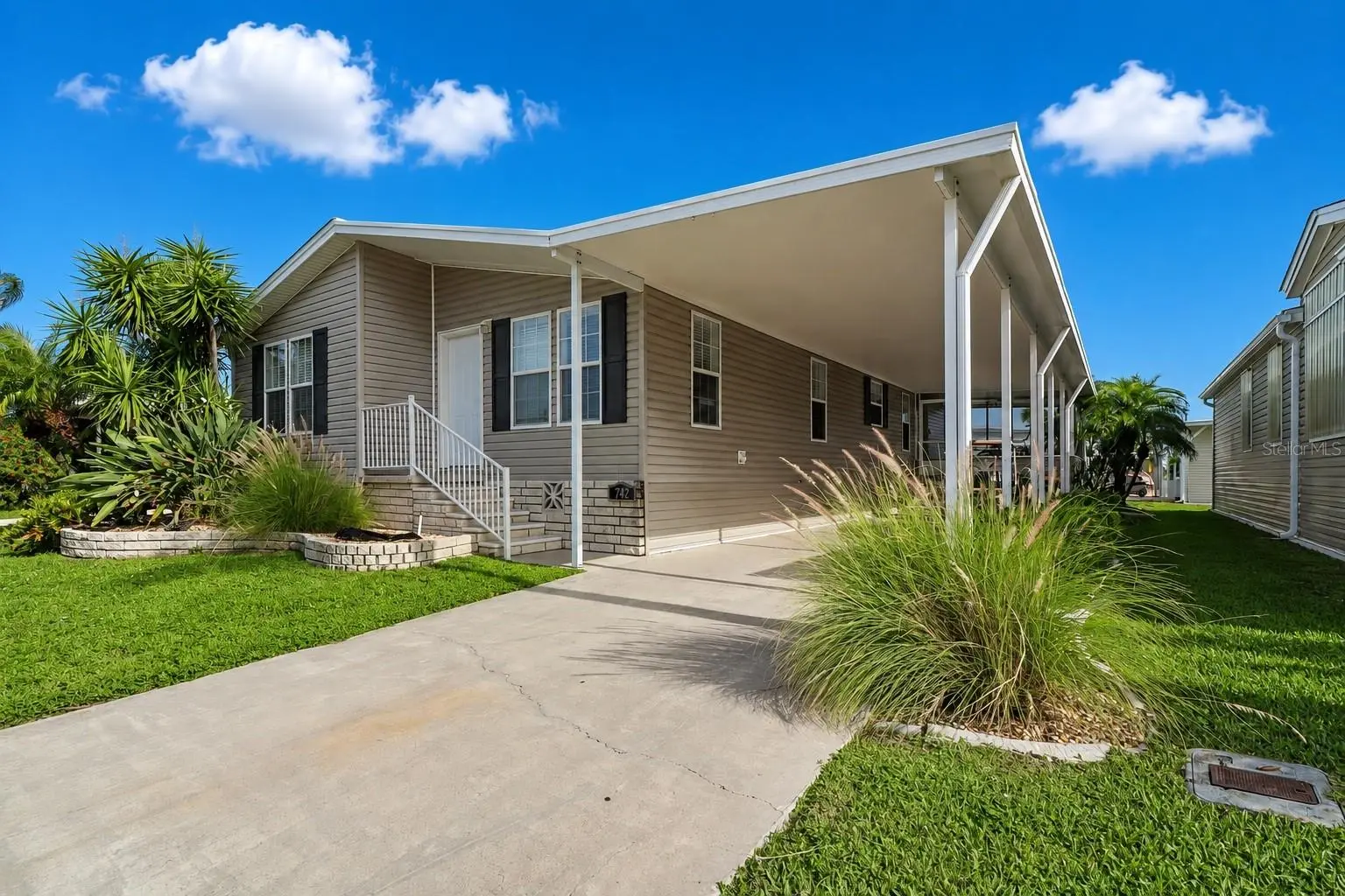 2100 Kings Highway, FL