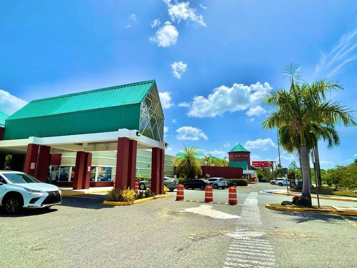 300 Avenida Las Cumbres, PR